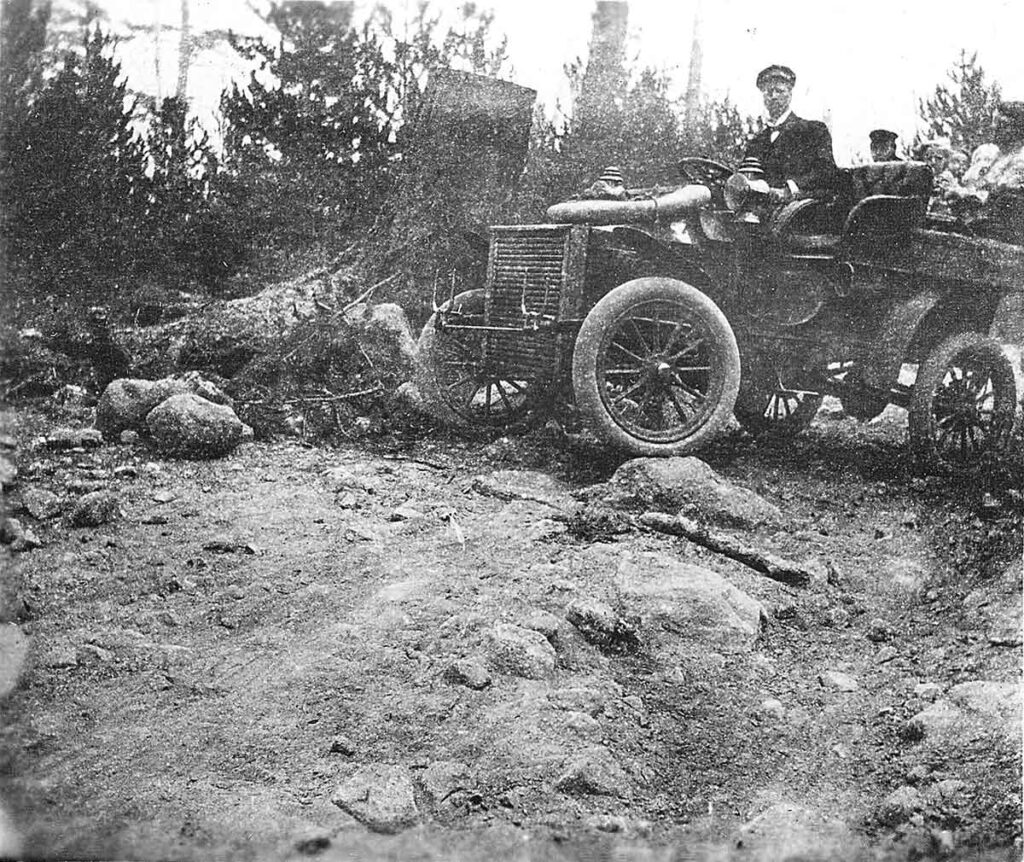 John B. Kelly's White Stanhope Steam Car at Laurel Hill on the Barlow Road.